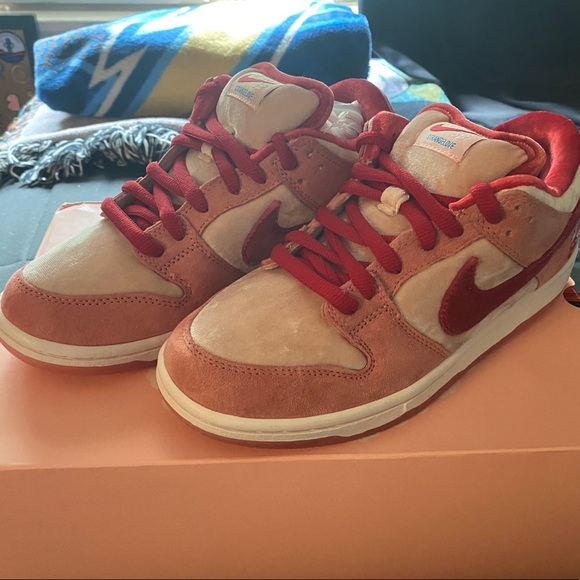 Nike SB x Strangelove “Valentine’s Day”